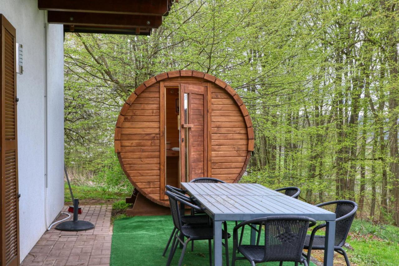 Seepark Kirchheim Ferienhaus Bei Zeta Mit Sauna Exterior foto